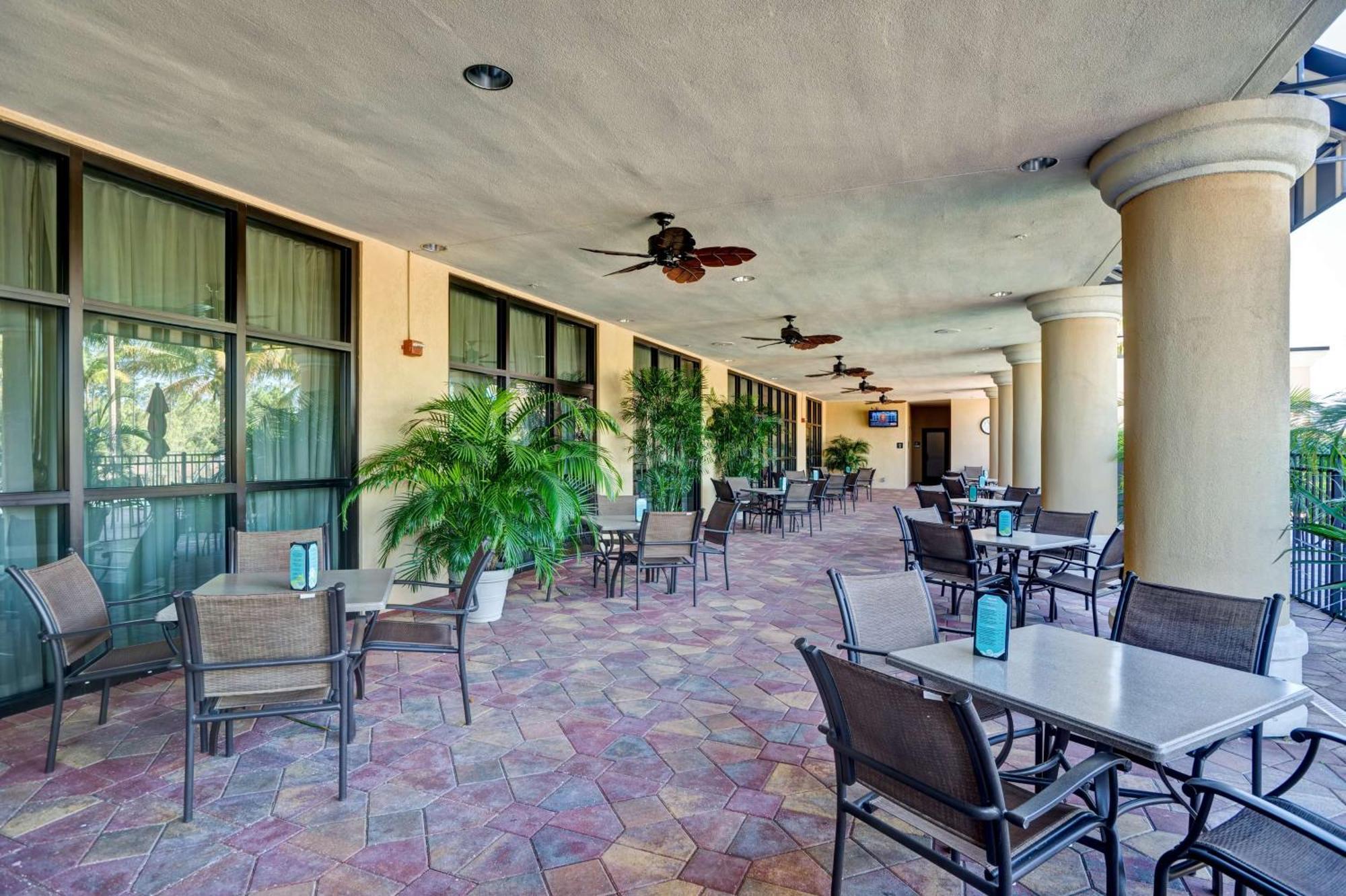 Embassy Suites Fort Myers - Estero Bagian luar foto
