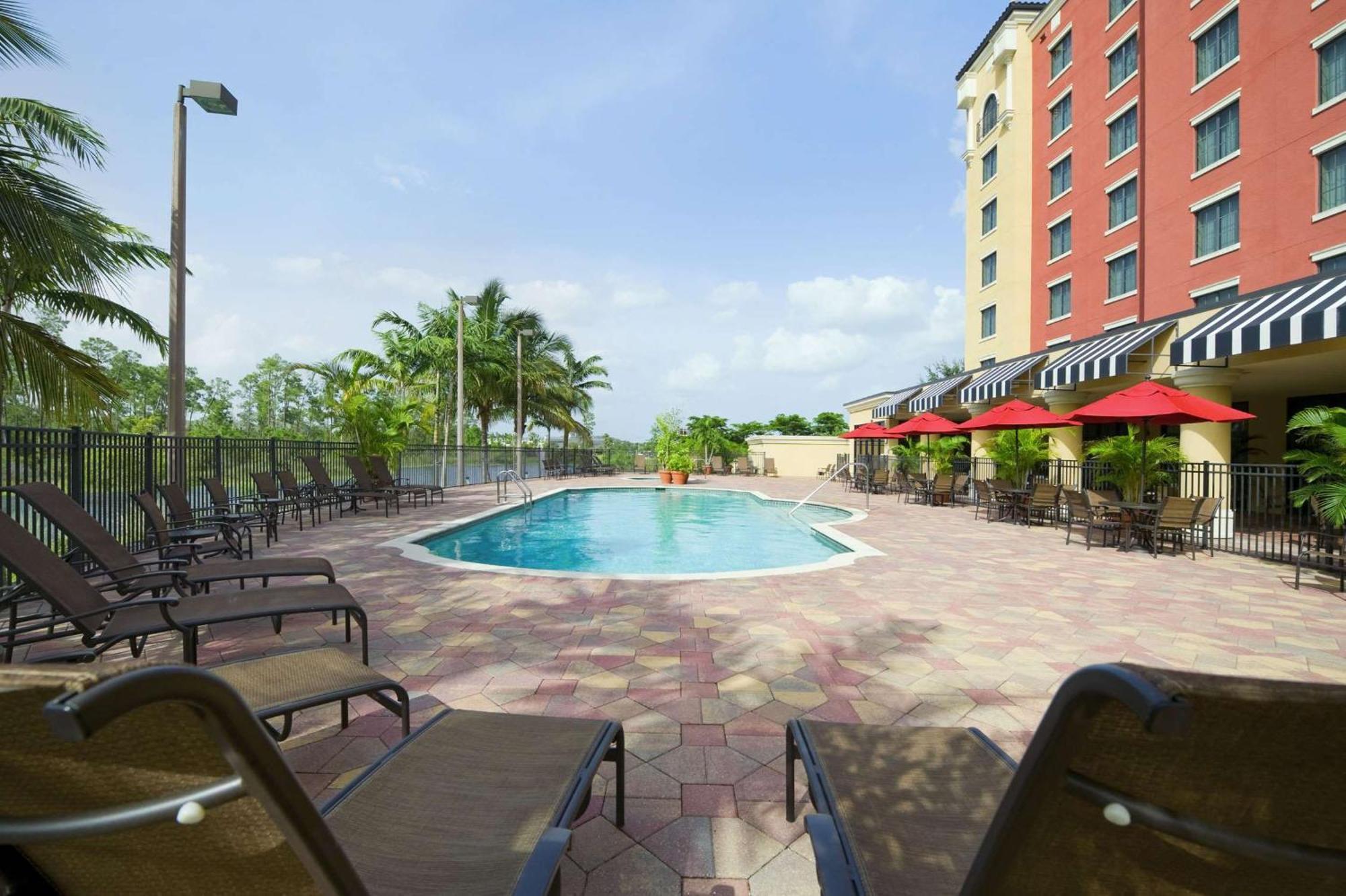 Embassy Suites Fort Myers - Estero Bagian luar foto