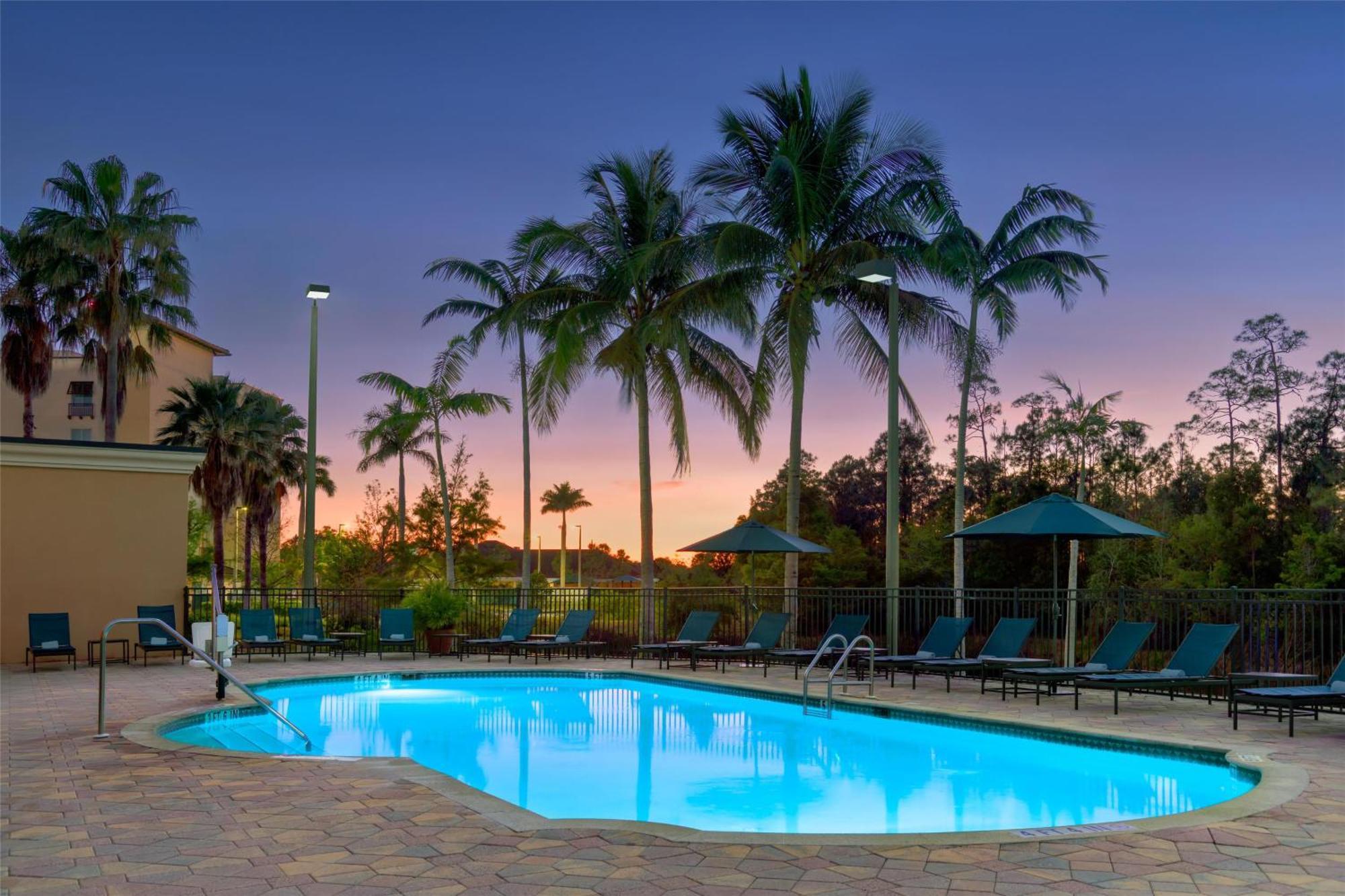 Embassy Suites Fort Myers - Estero Bagian luar foto