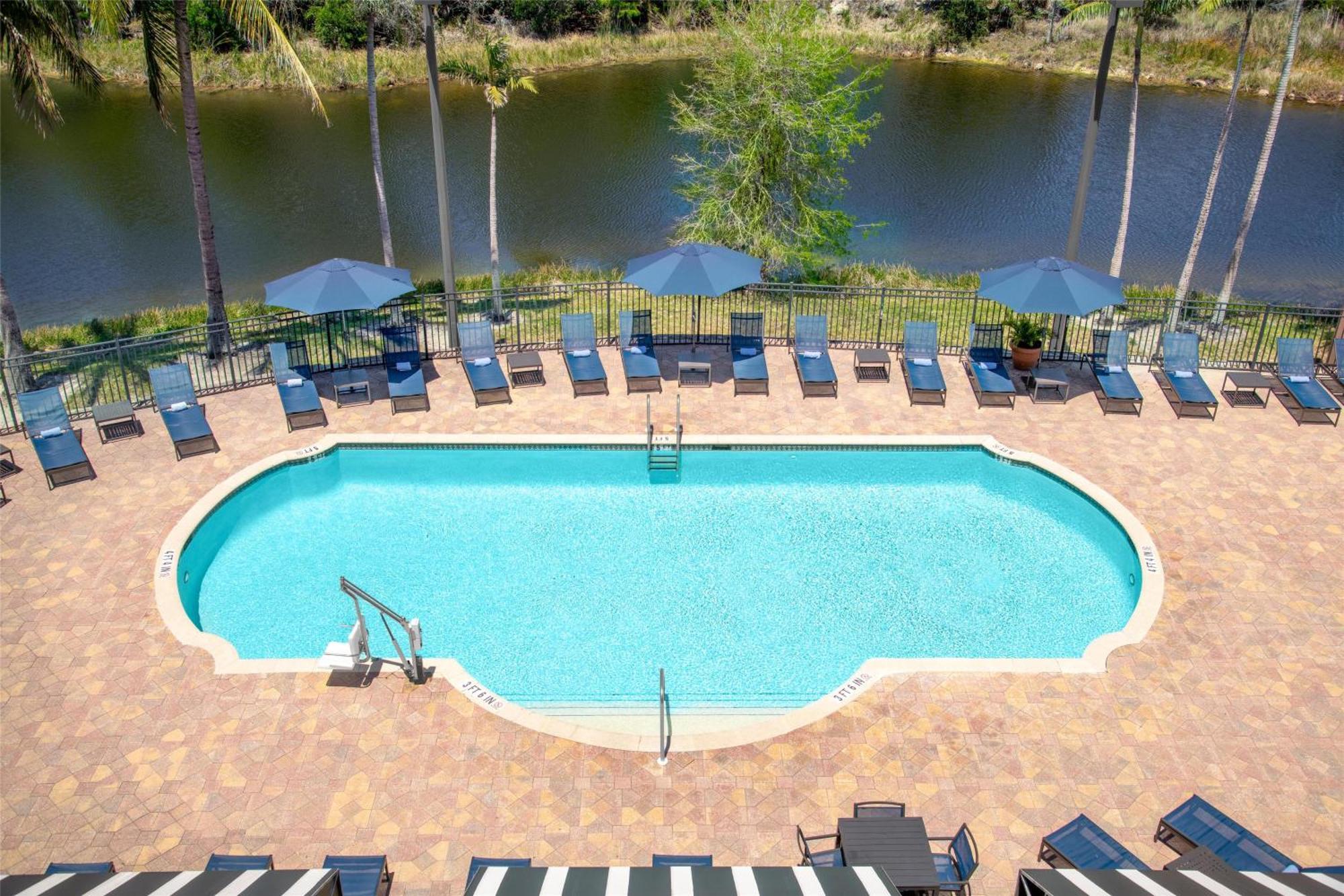 Embassy Suites Fort Myers - Estero Bagian luar foto