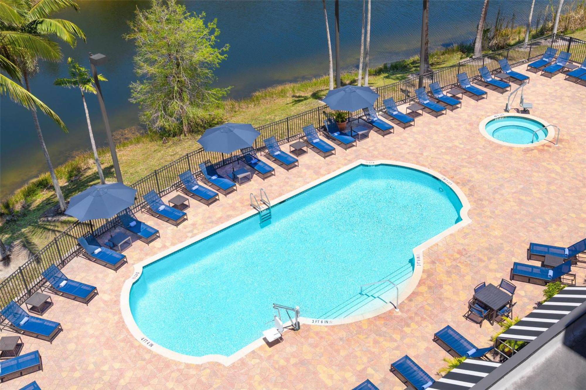 Embassy Suites Fort Myers - Estero Bagian luar foto